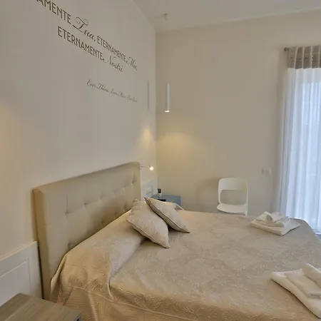 לינה וארוחת בוקר Residenza Eleonora סלרנו