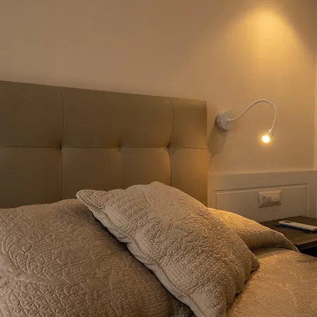לינה וארוחת בוקר Residenza Eleonora סלרנו