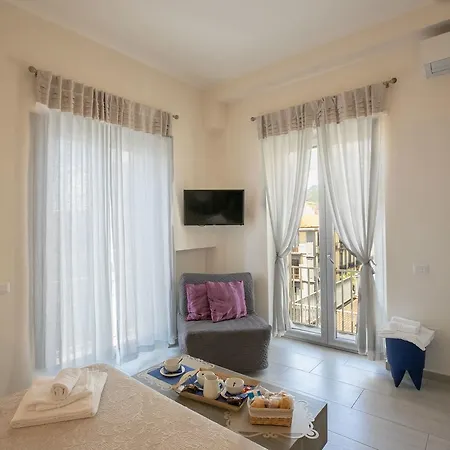 Alojamento de Acomodação e Pequeno-almoço Residenza Eleonora Salerno