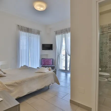 Alojamento de Acomodação e Pequeno-almoço Residenza Eleonora Salerno