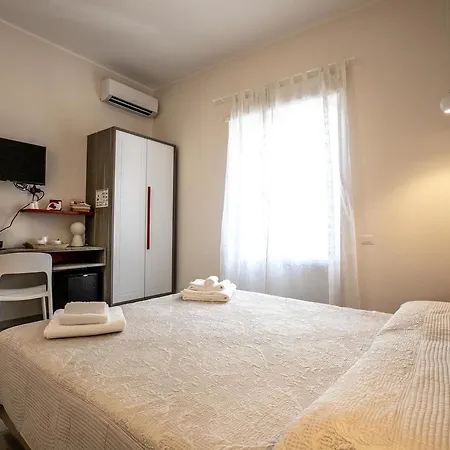 Residenza Eleonora לינה וארוחת בוקר 2*
